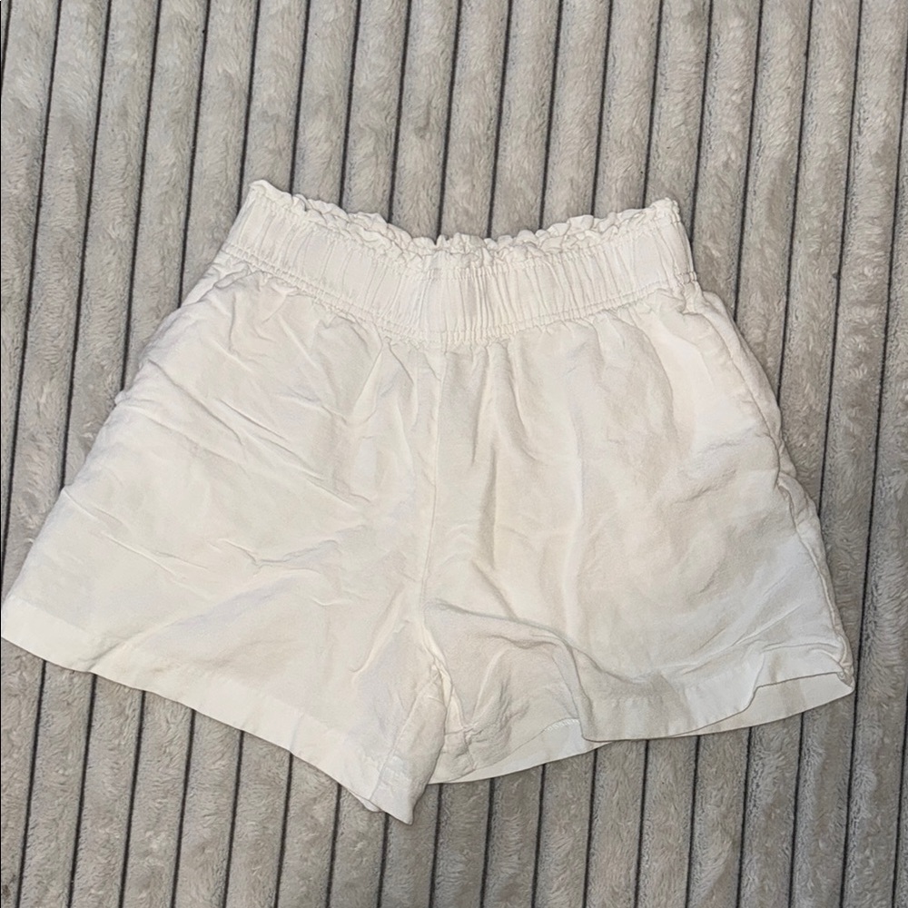 High Waist White Shorts with Textured Fabric